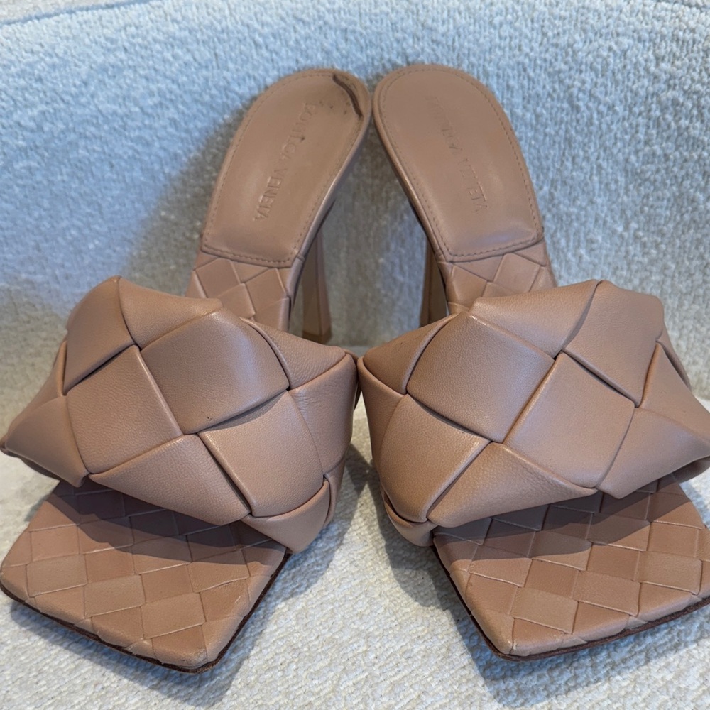 Bottega Veneta Tan Leather Woven Mules